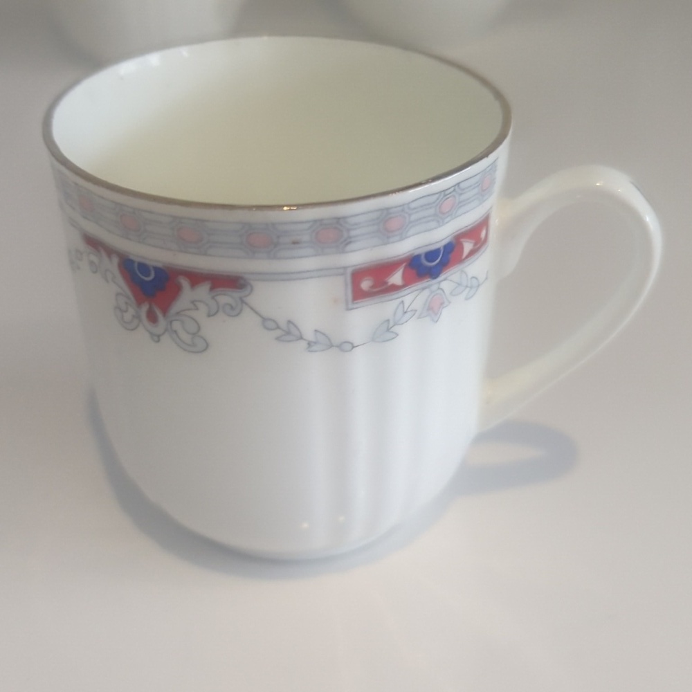 5 Lahorla Elegant White & Blue Fine Bone China Set - Great Condition